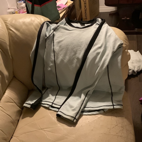 Size m/l Nike pullover long sleeve top. Light blue with black striping. - Picture 4 of 4